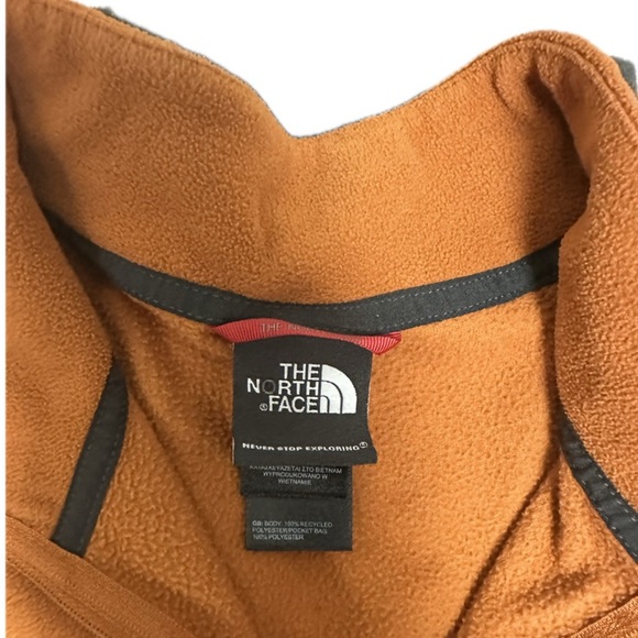 The North Face | Men’s Half-Zip Fleece Pullover - Picture 4 of 5